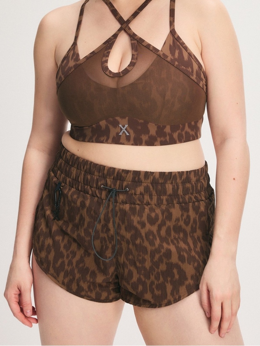 Savage X Fenty CITY GIRL HIKE WOVEN SHORT and sports bra 


MODEL DETAILS
Diana
